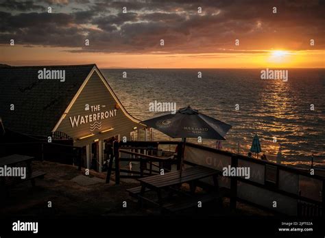 waterfront restaurant isle of wight|The Waterfront Bar & Restaurant Totland Bay .